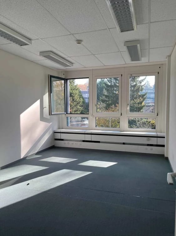 Bureaux aménagés à proximité de l'aéroport 10