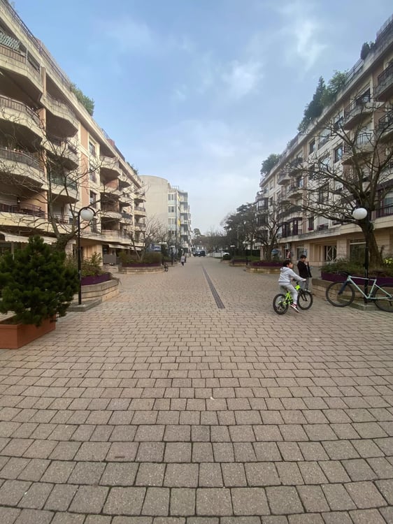Arcade dans un quartier résidentiel 3