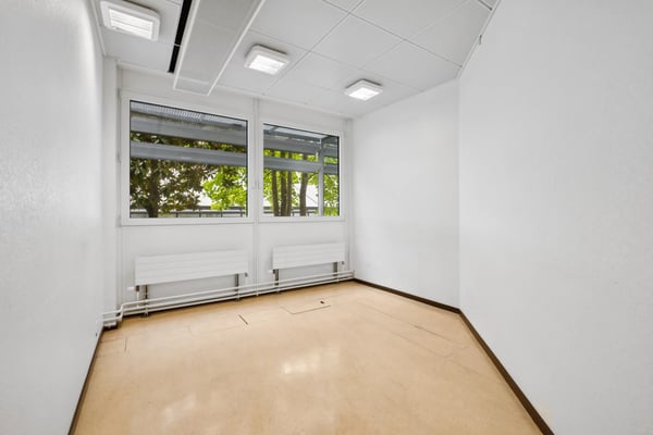 Surfaces administratives aux Charmilles 8