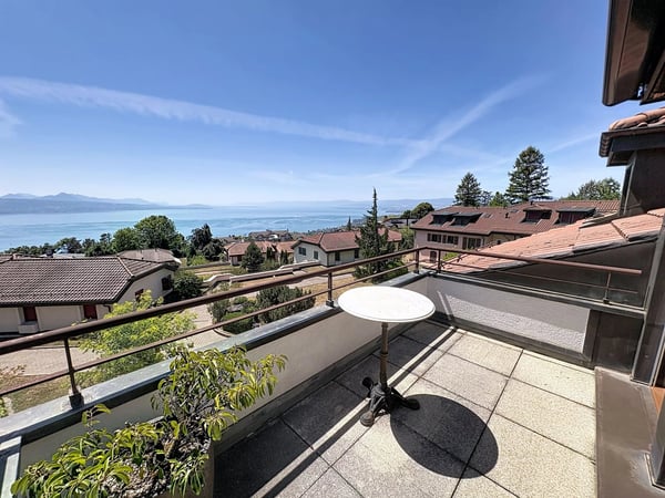 Appartement en attique de 135 m² avec vue imprenable sur le bassin lémanique 2