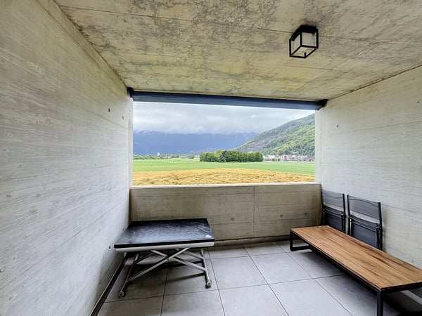 Grand studio dans un immeuble cecb AA 4