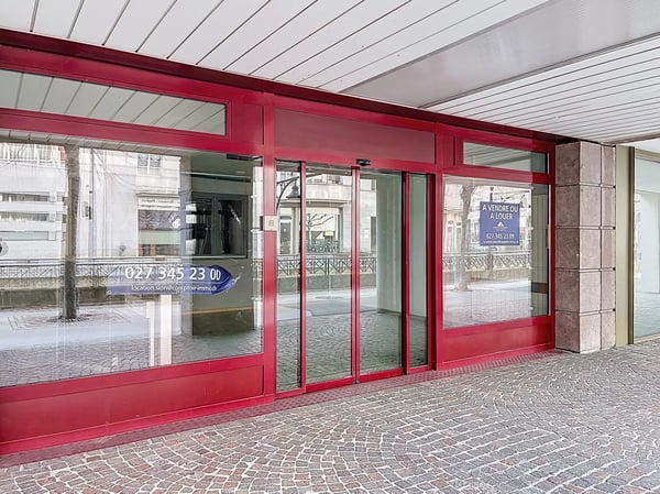 Spacieux local commercial au centre de Sierre 1