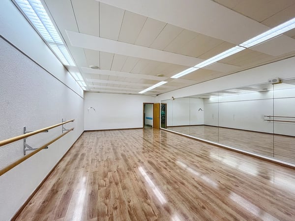 Spacieux local commercial au centre de Sierre 9