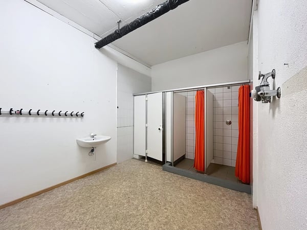 Spacieux local commercial au centre de Sierre 11