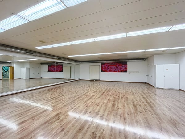 Spacieux local commercial au centre de Sierre 8