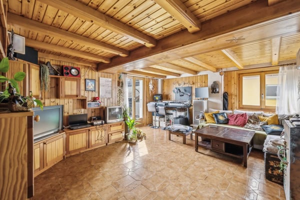 Immeuble à rénover avec fort potentiel 9