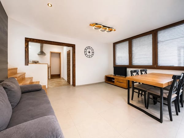 Établissement mixte avec partie hôtelière, restauration et appartement indépendant à Bourg-St-Pierre 8