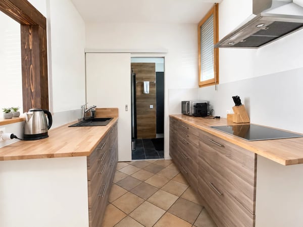 Établissement mixte avec partie hôtelière, restauration et appartement indépendant à Bourg-St-Pierre 9