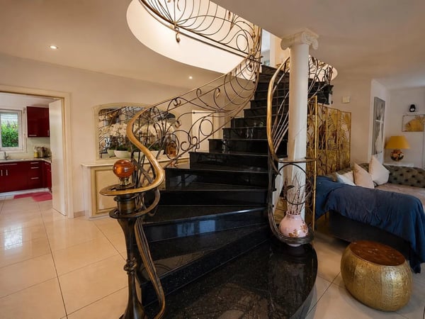 Spacieuse villa individuelle avec grand jardin à Sierre 4