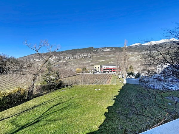Lumineux 4.5 pièces avec balcon et vue dégagée à Sierre 3