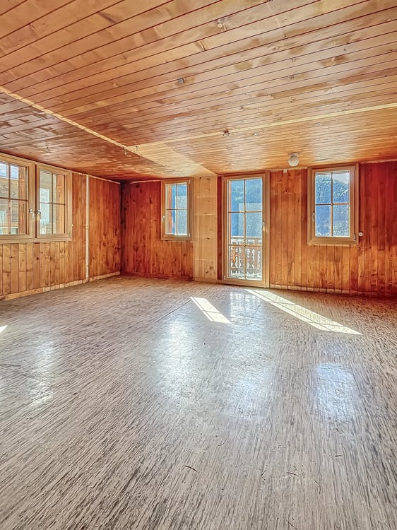 Appartement avec potentiel de rénovation et vue sur les montagnes 4