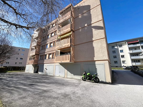 Spacieux 4 pièces de 110 m² avec balcon et fort potentiel à Sierre 1
