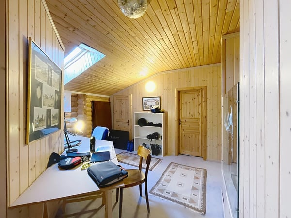 Chalet canadien en rondins avec deux appartements et vue imprenable 11