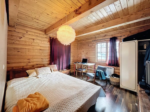 Chalet canadien en rondins avec deux appartements et vue imprenable 8