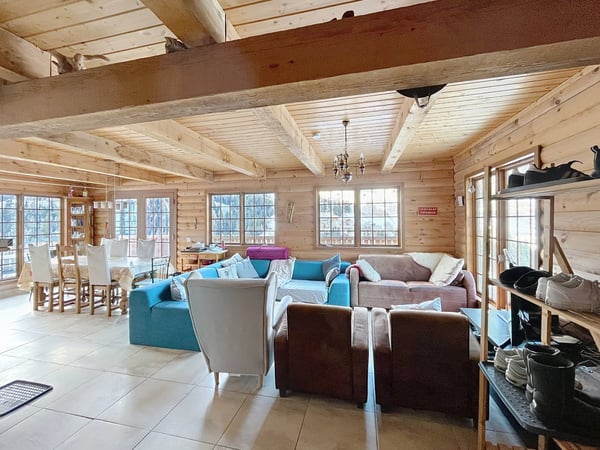 Chalet canadien en rondins avec deux appartements et vue imprenable 6
