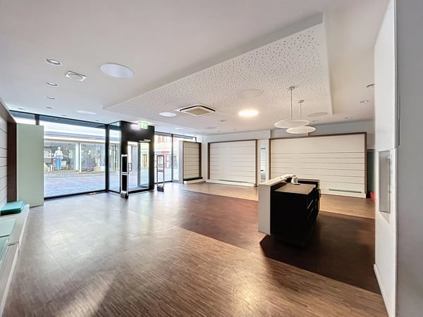 Local commercial au centre de Sion - Grandes surfaces modulables 2