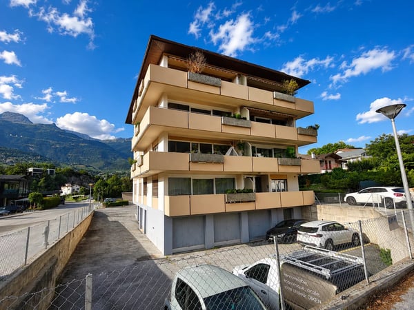 Lumineux 2.5 pièces avec balcon et vue dégagée à Sierre 8