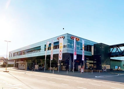 Grosszügige Ladenfläche plus Lagerfläche in Thun, Strättligen Markt 1