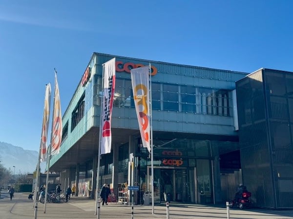 Grosszügige Ladenfläche plus Lagerfläche in Thun, Strättligen Markt 2