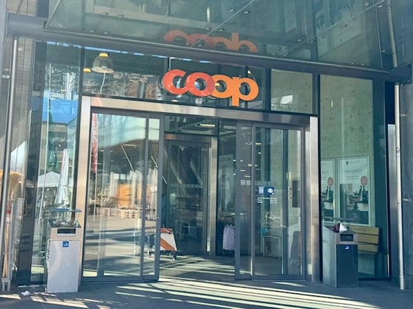 Grosszügige Ladenfläche plus Lagerfläche in Thun, Strättligen Markt 3