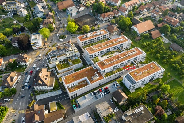 Moderne, grosszügige, helle 2.5-Zi-Wohnung im 2. OG