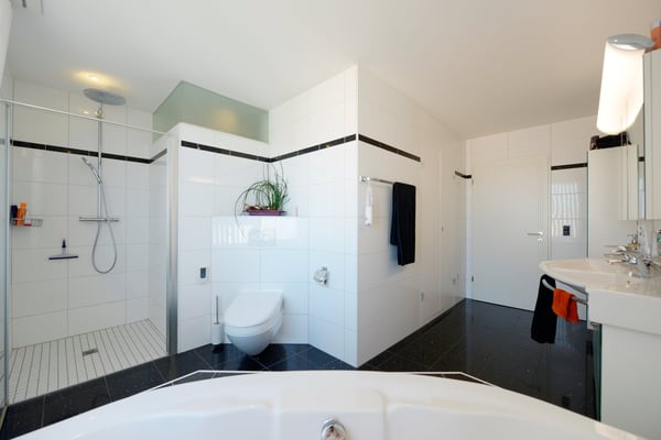 Traumhafte 4 1/2 Zimmer-Attika-Wohnung mit Lift, Terrassen und Aussicht 11
