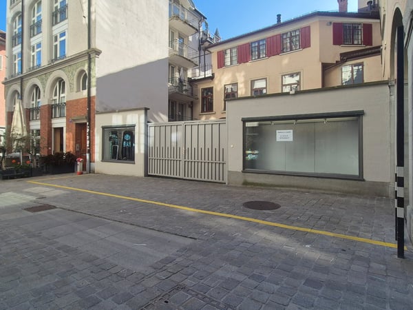 Grosses Schaufenster in der St. Galler Altstadt 2