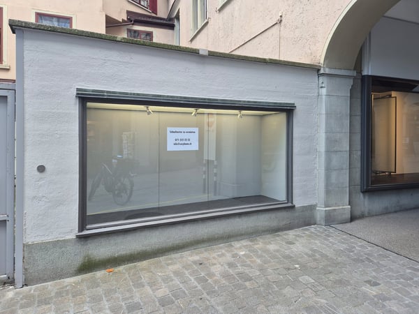 Grosses Schaufenster in der St. Galler Altstadt 1