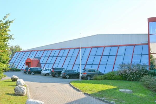 Opportunité - Au coeur de la ZI Champ-Colin - belle surface de 130 m2 1