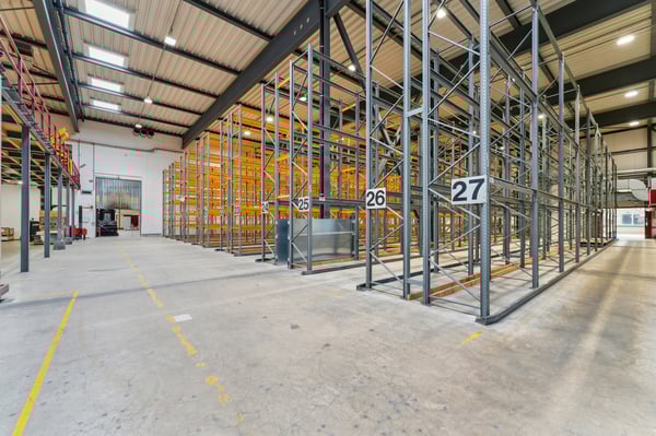 1'400 m2 - Dépôt/Stockage - Grande hauteur - Entrée du Valais 1
