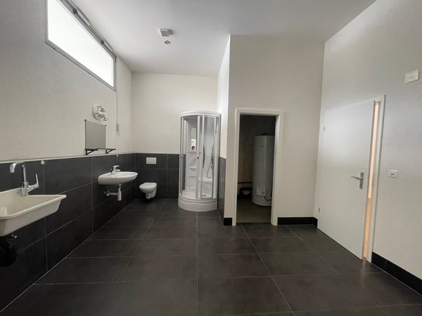 Excellentes surfaces 130m2 - Quai camion et monte-charge 5