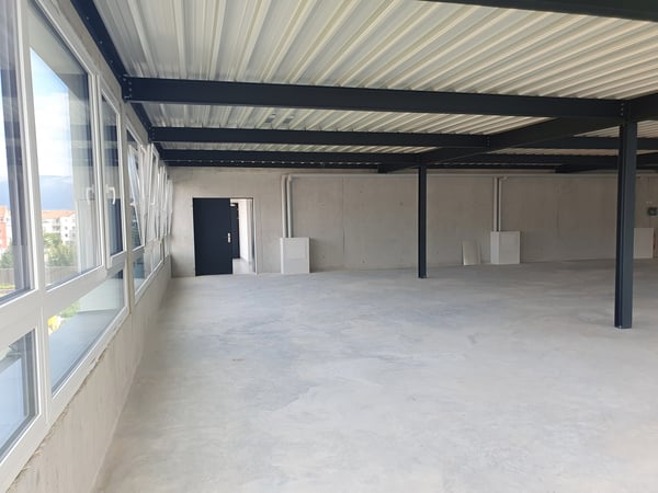 Commercial dès 210 m2 - Bail flexible - 3 MOIS GRATUITÉ DE LOYER 10