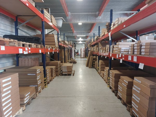 Atelier/dépôt chauffé - Accès poids lourds/fourgons - grand parking 3