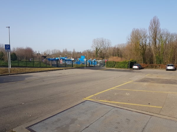 Atelier/dépôt chauffé - Accès poids lourds/fourgons - grand parking 6