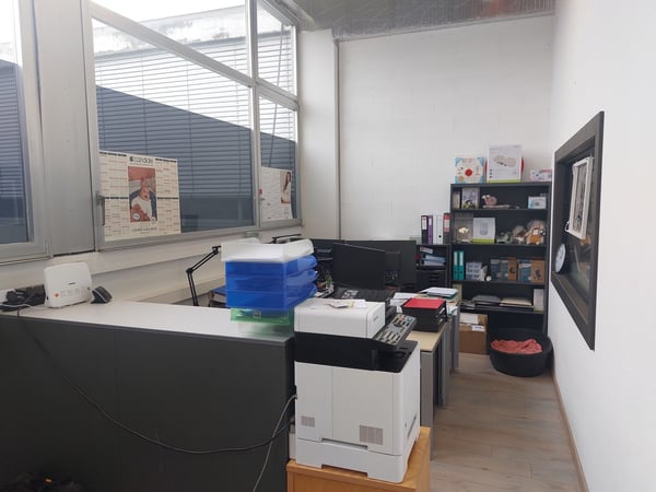 Atelier/dépôt chauffé - Accès poids lourds/fourgons - grand parking 5