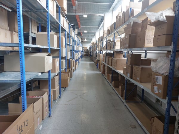 Atelier/dépôt chauffé - Accès poids lourds/fourgons - grand parking 4