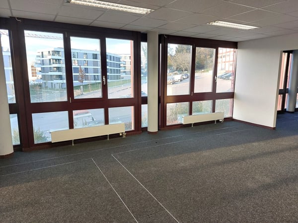 Bureau/atelier dès 15 m2 avec monte-charge - Bail flexible 1