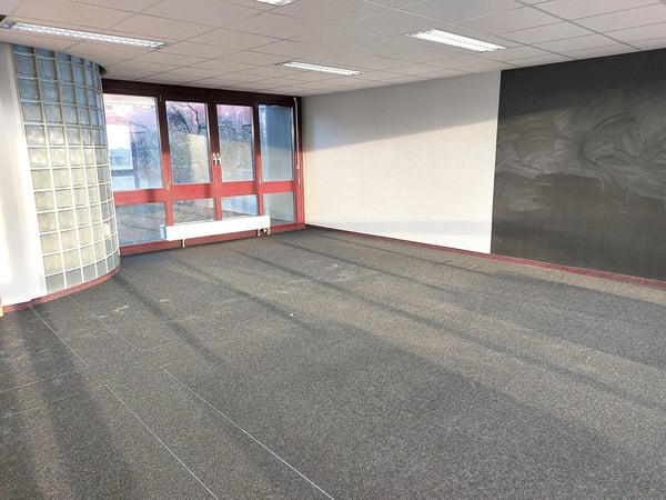 Bureau/atelier dès 15 m2 avec monte-charge - Bail flexible 2