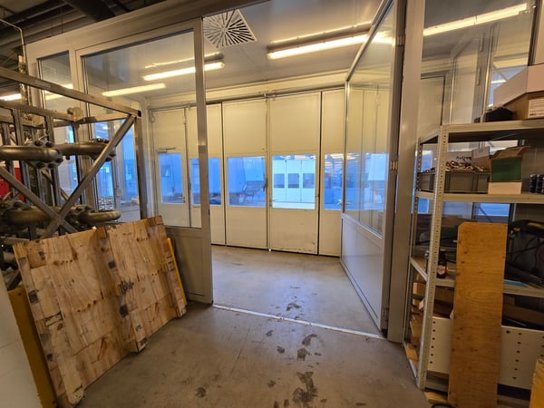 Halle artisanale 1140m2 avec bureaux - Proximité autoroute/gare 10