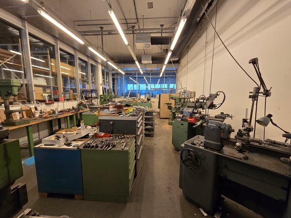 Halle artisanale 1140m2 avec bureaux - Proximité autoroute/gare 6