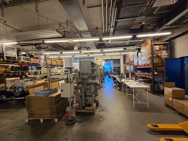 Halle artisanale 1140m2 avec bureaux - Proximité autoroute/gare 9