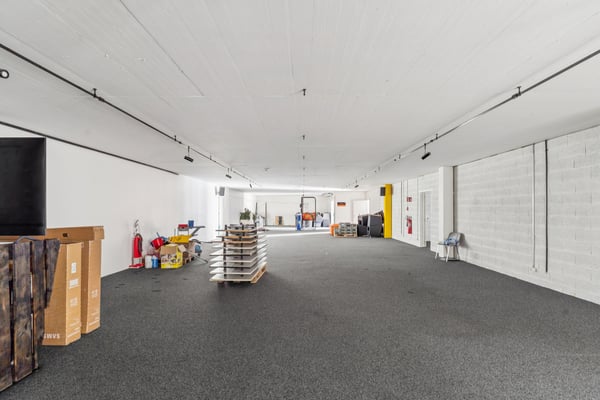 Atelier/commerciale 622 m2 avec cuisine - Modulable - Proche commodité 3