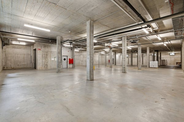 Ihr effizienter Lagerraum mit grosszügiger Raumhöhe! 2