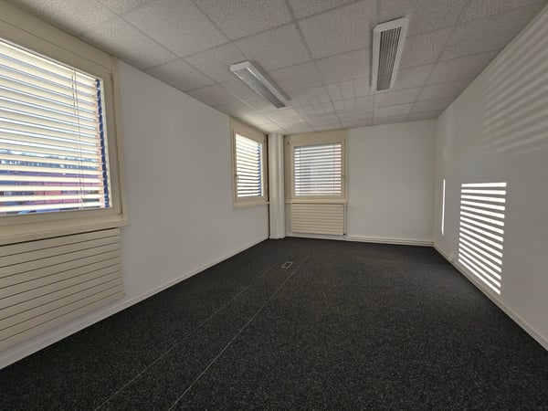 Offre spéciale - 2 premiers loyers offerts - Bureau lumineux de 14m² 5