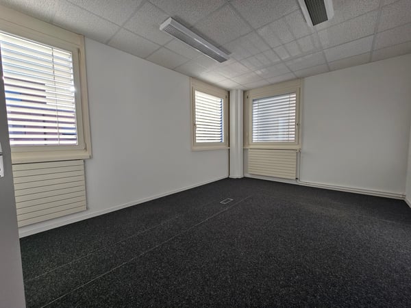 Offre spéciale - 2 premiers loyers offerts - Bureau lumineux de 14m² 2