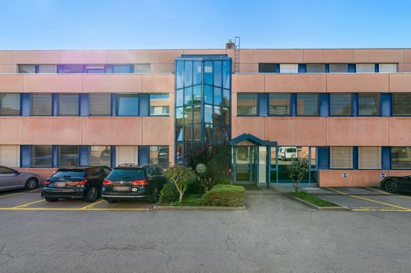 Offre spéciale - 2 premiers loyers offerts - Bureau lumineux de 14m² 8