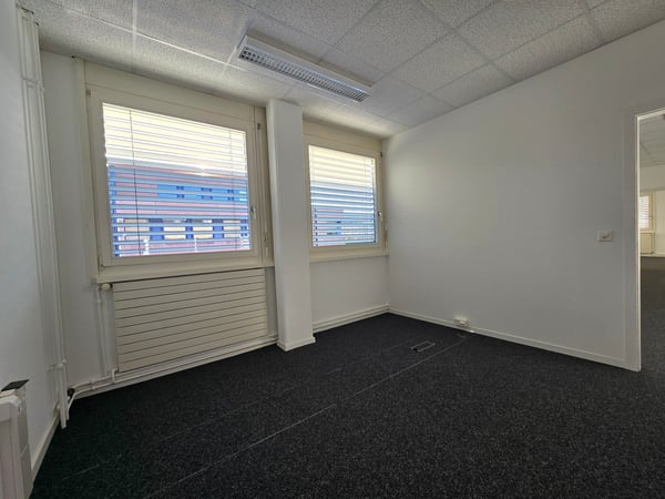 Offre spéciale - 2 premiers loyers offerts - Bureau lumineux de 14m² 4