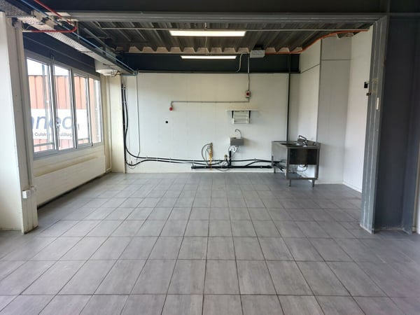 BAIL FLEXIBLE - Bureau/atelier/dépôt 16m2 avec eau + évacuation 1