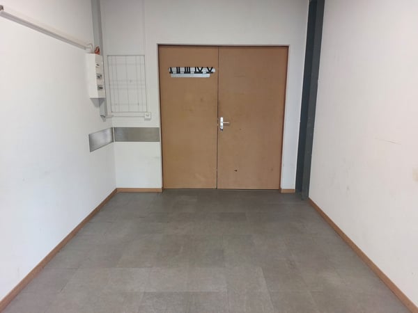 BAIL FLEXIBLE - Bureau/atelier/dépôt 16m2 avec eau + évacuation 4