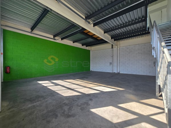 Streetbox double de 230 m2 - 2 premiers loyers offerts ! Box n19+20 4